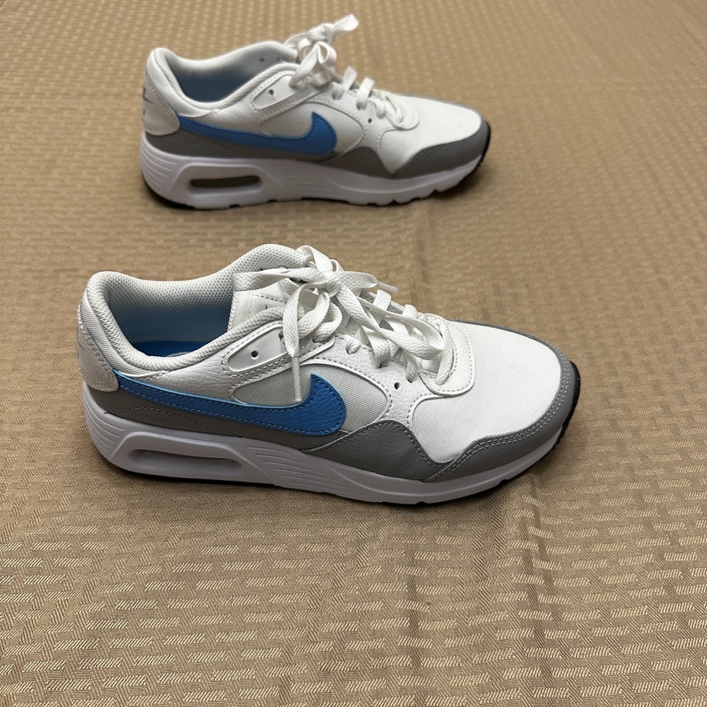 Nike size 7 Air Max SC